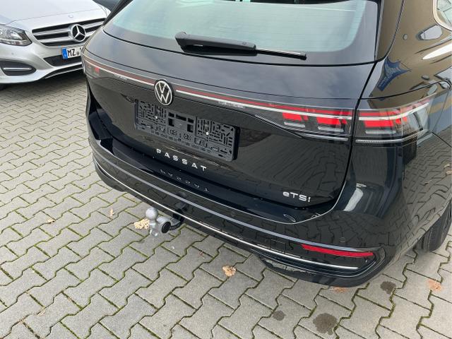 Volkswagen / Passat Variant / Schwarz / Elegance+AHK / Grenadilla Black Metalic / , Beispielbilder, ggf. teilweise mit Sonderausstattung