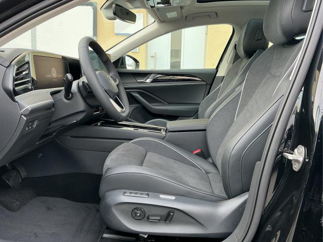 Volkswagen / Passat Variant / Schwarz / Elegance+AHK / Grenadilla Black Metalic / , Beispielbilder, ggf. teilweise mit Sonderausstattung