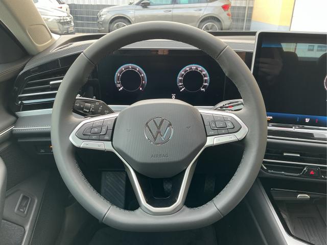 Volkswagen / Passat Variant / Schwarz / Elegance+AHK / Grenadilla Black Metalic / , Beispielbilder, ggf. teilweise mit Sonderausstattung