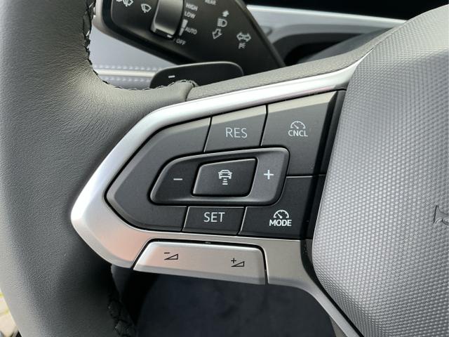 Volkswagen / Passat Variant / Schwarz / Elegance+AHK / Grenadilla Black Metalic / , Beispielbilder, ggf. teilweise mit Sonderausstattung