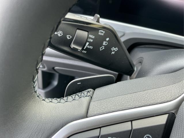 Volkswagen / Passat Variant / Schwarz / Elegance+AHK / Grenadilla Black Metalic / , Beispielbilder, ggf. teilweise mit Sonderausstattung