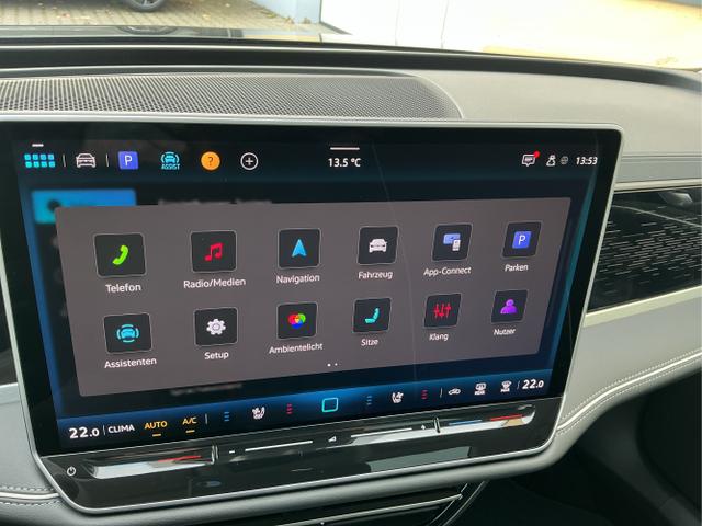 Volkswagen / Passat Variant / Schwarz / Elegance+AHK / Grenadilla Black Metalic / , Beispielbilder, ggf. teilweise mit Sonderausstattung