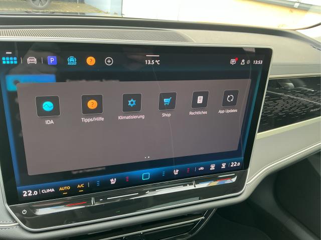 Volkswagen / Passat Variant / Schwarz / Elegance+AHK / Grenadilla Black Metalic / , Beispielbilder, ggf. teilweise mit Sonderausstattung