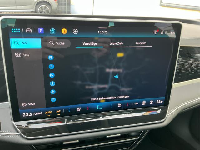 Volkswagen / Passat Variant / Schwarz / Elegance+AHK / Grenadilla Black Metalic / , Beispielbilder, ggf. teilweise mit Sonderausstattung