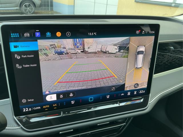 Volkswagen / Passat Variant / Schwarz / Elegance+AHK / Grenadilla Black Metalic / , Beispielbilder, ggf. teilweise mit Sonderausstattung