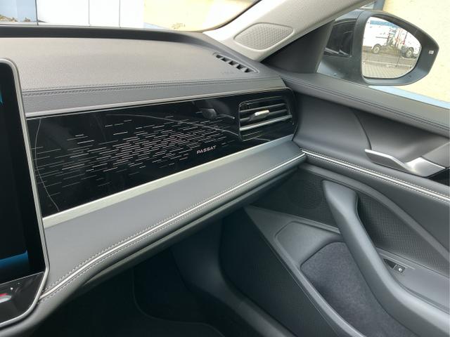 Volkswagen / Passat Variant / Schwarz / Elegance+AHK / Grenadilla Black Metalic / , Beispielbilder, ggf. teilweise mit Sonderausstattung