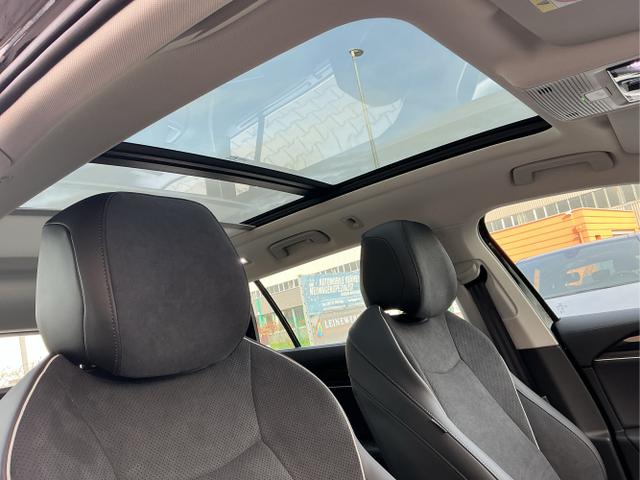 Volkswagen / Passat Variant / Schwarz / Elegance+AHK / Grenadilla Black Metalic / , Beispielbilder, ggf. teilweise mit Sonderausstattung