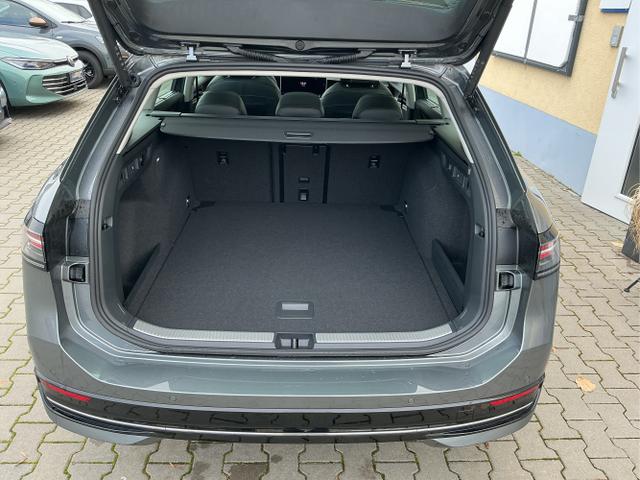 Volkswagen / Passat Variant / Grau / Elegance+AHK / Diabase Grey / , Beispielbilder, ggf. teilweise mit Sonderausstattung