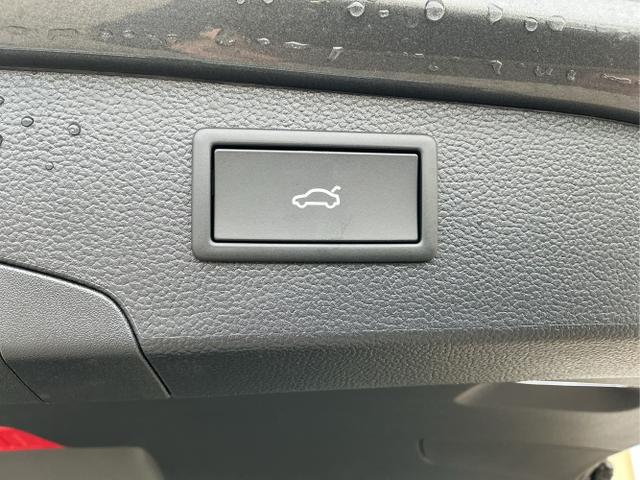 Volkswagen / Passat Variant / Grau / Elegance+AHK / Diabase Grey / , Beispielbilder, ggf. teilweise mit Sonderausstattung