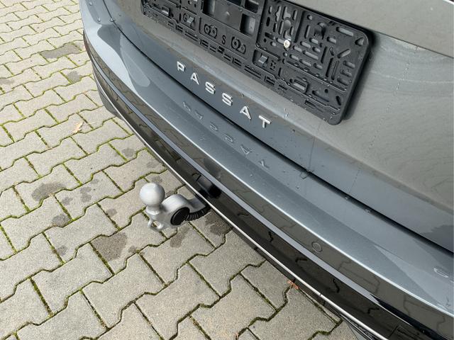 Volkswagen / Passat Variant / Grau / Elegance+AHK / Diabase Grey / , Beispielbilder, ggf. teilweise mit Sonderausstattung