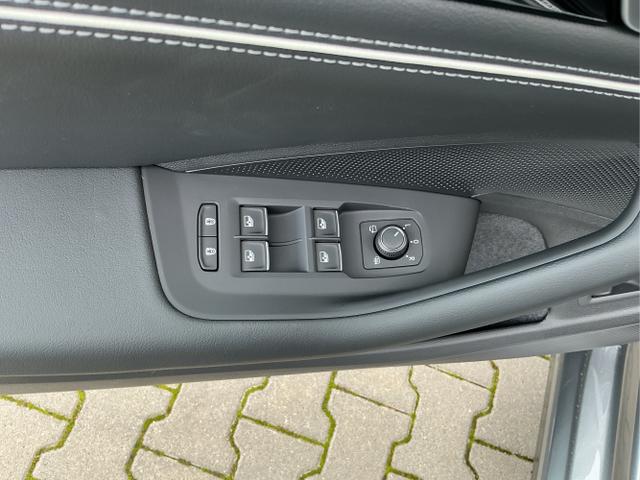 Volkswagen / Passat Variant / Grau / Elegance+AHK / Diabase Grey / , Beispielbilder, ggf. teilweise mit Sonderausstattung