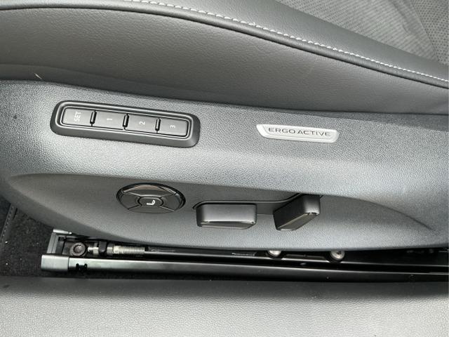 Volkswagen / Passat Variant / Grau / Elegance+AHK / Diabase Grey / , Beispielbilder, ggf. teilweise mit Sonderausstattung