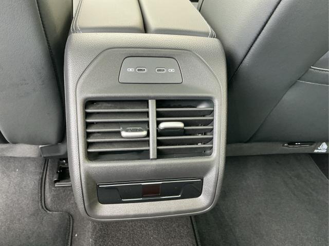 Volkswagen / Passat Variant / Grau / Elegance+AHK / Diabase Grey / , Beispielbilder, ggf. teilweise mit Sonderausstattung