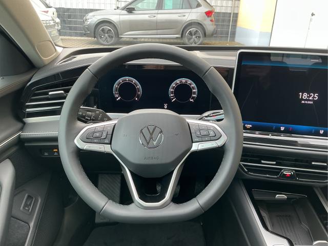 Volkswagen / Passat Variant / Grau / Elegance+AHK / Diabase Grey / , Beispielbilder, ggf. teilweise mit Sonderausstattung