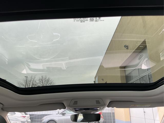 Volkswagen / Passat Variant / Grau / Elegance+AHK / Diabase Grey / , Beispielbilder, ggf. teilweise mit Sonderausstattung