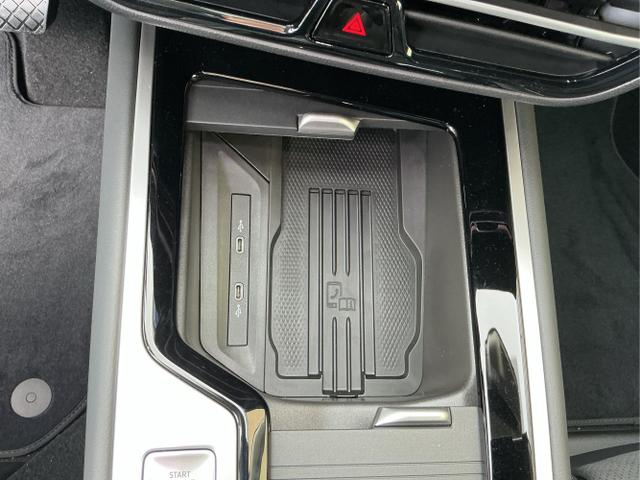 Volkswagen / Passat Variant / Grau / Elegance+AHK / Diabase Grey / , Beispielbilder, ggf. teilweise mit Sonderausstattung