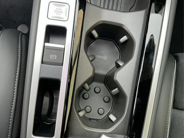 Volkswagen / Passat Variant / Grau / Elegance+AHK / Diabase Grey / , Beispielbilder, ggf. teilweise mit Sonderausstattung