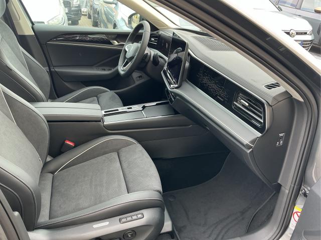 Volkswagen / Passat Variant / Grau / Elegance+AHK / Diabase Grey / , Beispielbilder, ggf. teilweise mit Sonderausstattung