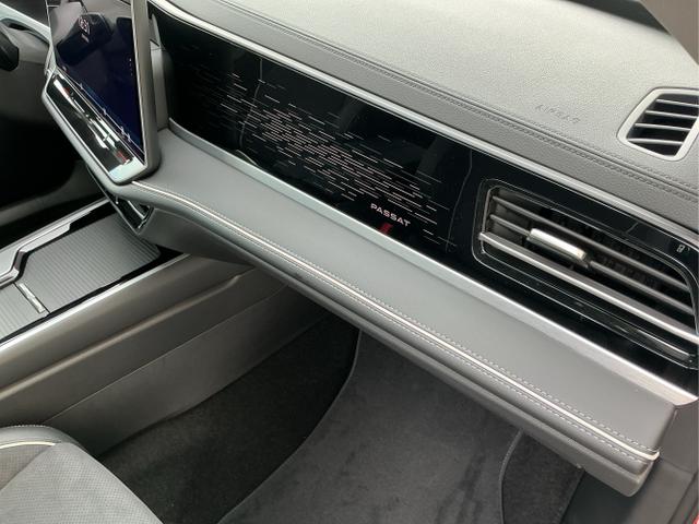 Volkswagen / Passat Variant / Grau / Elegance+AHK / Diabase Grey / , Beispielbilder, ggf. teilweise mit Sonderausstattung