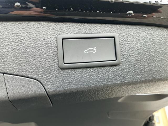 Volkswagen / Passat Variant / Schwarz / Elegance / Grenadilla Black / , Beispielbilder, ggf. teilweise mit Sonderausstattung