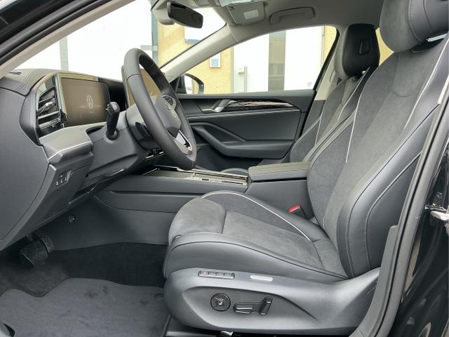 Volkswagen / Passat Variant / Schwarz / Elegance / Grenadilla Black / , Beispielbilder, ggf. teilweise mit Sonderausstattung