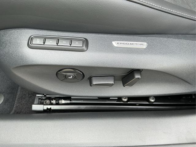 Volkswagen / Passat Variant / Schwarz / Elegance / Grenadilla Black / , Beispielbilder, ggf. teilweise mit Sonderausstattung