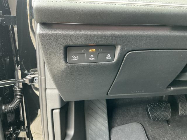 Volkswagen / Passat Variant / Schwarz / Elegance / Grenadilla Black / , Beispielbilder, ggf. teilweise mit Sonderausstattung