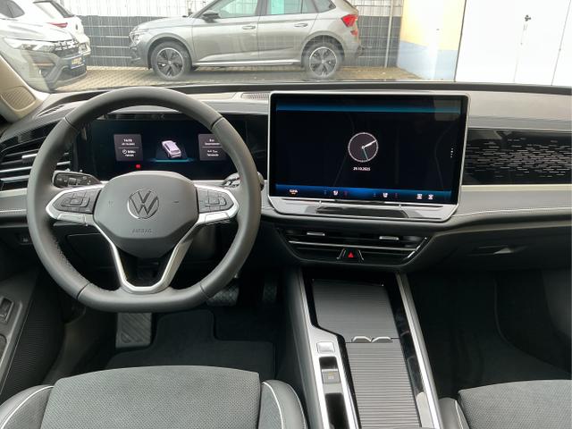 Volkswagen / Passat Variant / Schwarz / Elegance / Grenadilla Black / , Beispielbilder, ggf. teilweise mit Sonderausstattung