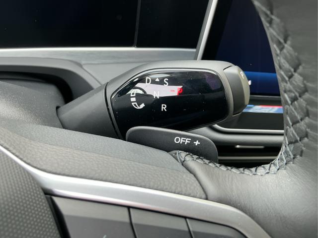 Volkswagen / Passat Variant / Schwarz / Elegance / Grenadilla Black / , Beispielbilder, ggf. teilweise mit Sonderausstattung