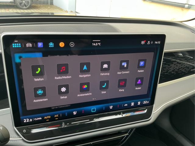 Volkswagen / Passat Variant / Schwarz / Elegance / Grenadilla Black / , Beispielbilder, ggf. teilweise mit Sonderausstattung