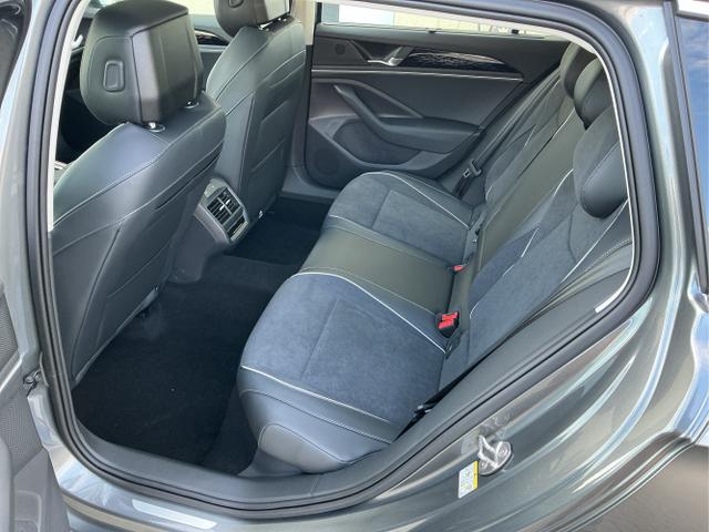 Volkswagen / Passat Variant / Grau / Elegance / Diabase Grey / , Beispielbilder, ggf. teilweise mit Sonderausstattung