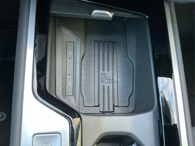 Volkswagen / Passat Variant / Grau / Elegance / Diabase Grey / , Beispielbilder, ggf. teilweise mit Sonderausstattung