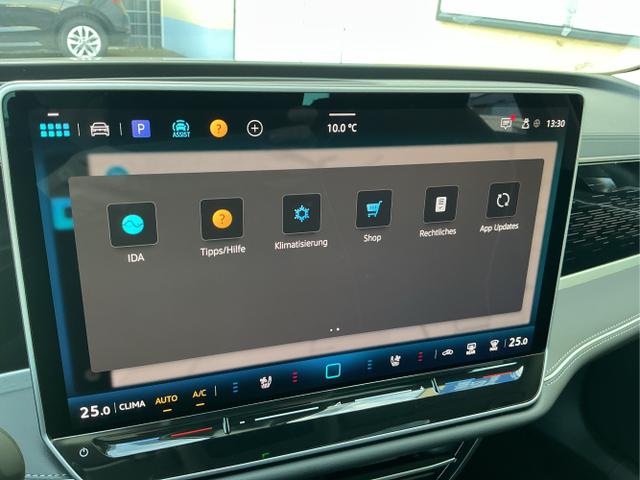 Volkswagen / Passat Variant / Grau / Elegance / Diabase Grey / , Beispielbilder, ggf. teilweise mit Sonderausstattung