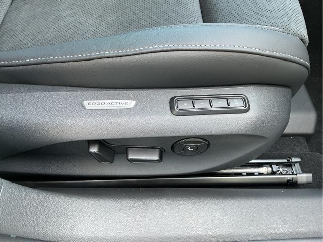 Volkswagen / Passat Variant / Grau / Elegance / Diabase Grey / , Beispielbilder, ggf. teilweise mit Sonderausstattung