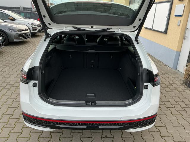 Volkswagen / Passat Variant / Wei&szlig; / R-Line / Pure White / , Beispielbilder, ggf. teilweise mit Sonderausstattung