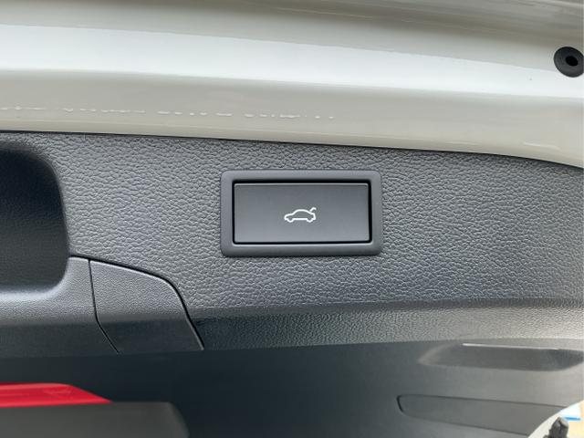 Volkswagen / Passat Variant / Wei&szlig; / R-Line / Pure White / , Beispielbilder, ggf. teilweise mit Sonderausstattung