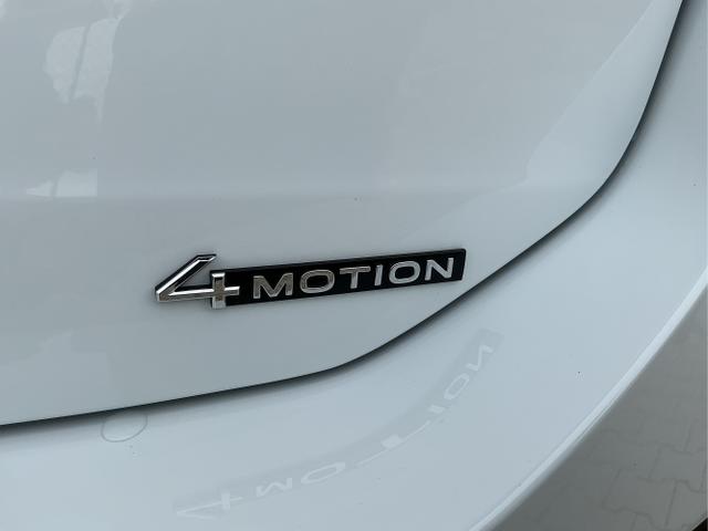 Volkswagen / Passat Variant / Wei&szlig; / R-Line / Pure White / , Beispielbilder, ggf. teilweise mit Sonderausstattung