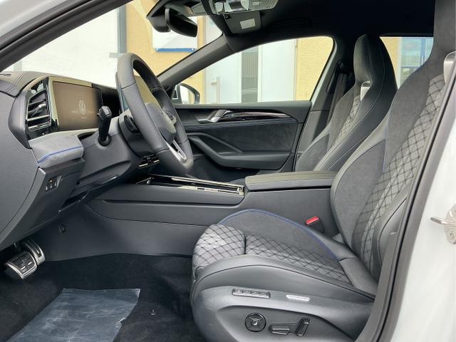 Volkswagen / Passat Variant / Wei&szlig; / R-Line / Pure White / , Beispielbilder, ggf. teilweise mit Sonderausstattung