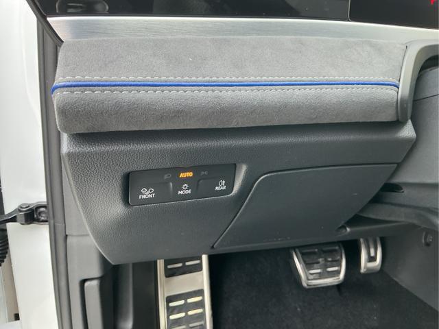 Volkswagen / Passat Variant / Wei&szlig; / R-Line / Pure White / , Beispielbilder, ggf. teilweise mit Sonderausstattung