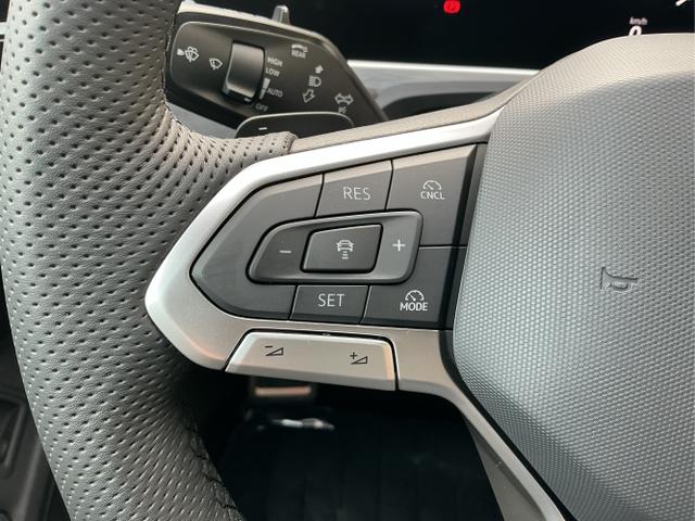 Volkswagen / Passat Variant / Wei&szlig; / R-Line / Pure White / , Beispielbilder, ggf. teilweise mit Sonderausstattung