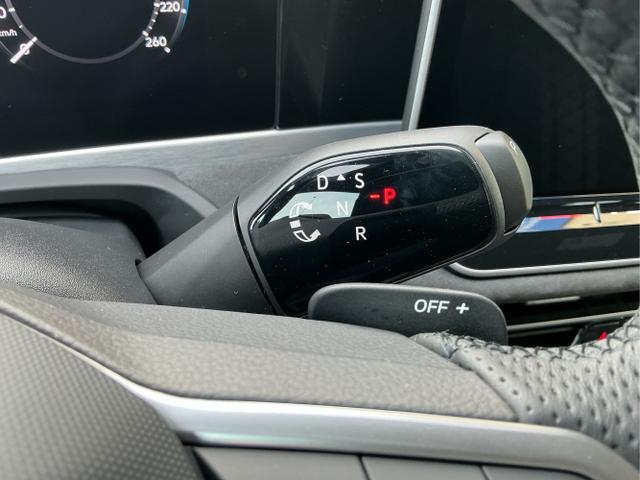 Volkswagen / Passat Variant / Wei&szlig; / R-Line / Pure White / , Beispielbilder, ggf. teilweise mit Sonderausstattung