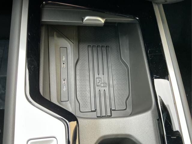 Volkswagen / Passat Variant / Wei&szlig; / R-Line / Pure White / , Beispielbilder, ggf. teilweise mit Sonderausstattung