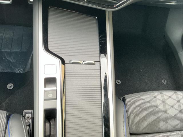 Volkswagen / Passat Variant / Wei&szlig; / R-Line / Pure White / , Beispielbilder, ggf. teilweise mit Sonderausstattung