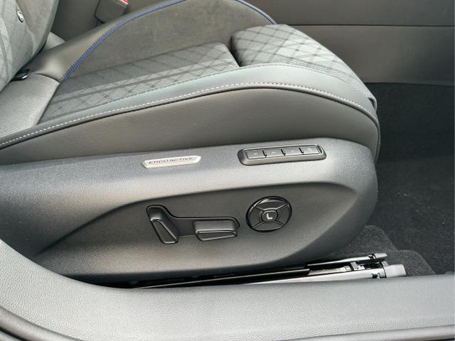 Volkswagen / Passat Variant / Wei&szlig; / R-Line / Pure White / , Beispielbilder, ggf. teilweise mit Sonderausstattung