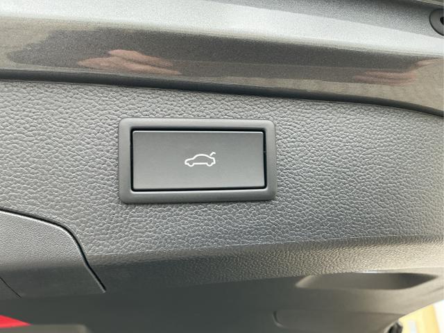 Volkswagen / Passat Variant / Grau / R-Line / Diabasgrau / , Beispielbilder, ggf. teilweise mit Sonderausstattung