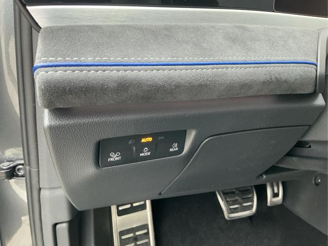 Volkswagen / Passat Variant / Grau / R-Line / Diabasgrau / , Beispielbilder, ggf. teilweise mit Sonderausstattung