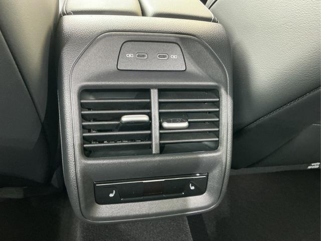 Volkswagen / Passat Variant / Grau / R-Line / Diabasgrau / , Beispielbilder, ggf. teilweise mit Sonderausstattung