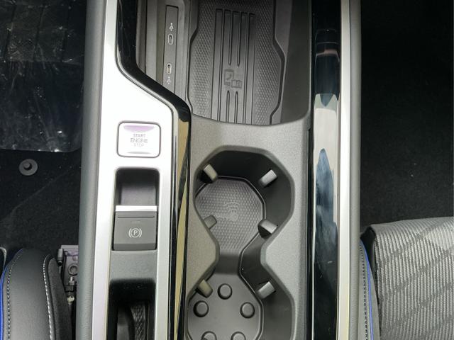 Volkswagen / Passat Variant / Grau / R-Line / Diabasgrau / , Beispielbilder, ggf. teilweise mit Sonderausstattung