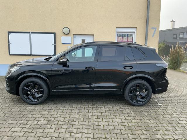 Volkswagen / Tiguan / Schwarz / R-Line / Deep Black Perleffekt / , Beispielbilder, ggf. teilweise mit Sonderausstattung