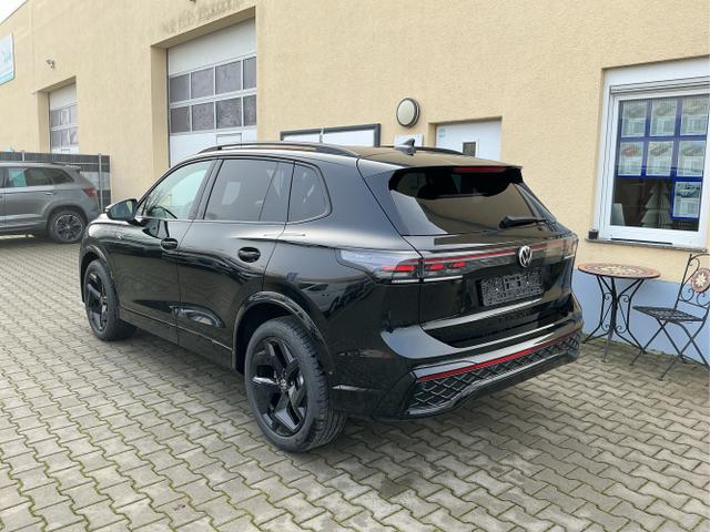 Volkswagen / Tiguan / Schwarz / R-Line / Deep Black Perleffekt / , Beispielbilder, ggf. teilweise mit Sonderausstattung